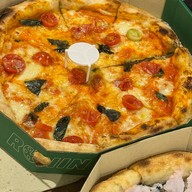 Ronin Pizza สะพานตากสิน