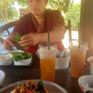 บ้านสวน ขนมจีน - ตำแคปหมู