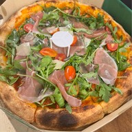 Ronin Pizza สะพานตากสิน