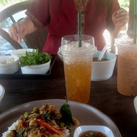 บ้านสวน ขนมจีน - ตำแคปหมู