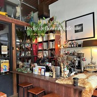 Dedicate Flower's Cafe