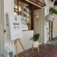 หน้าร้าน Kudos Coffee เจริญกรุง ถ.ศรีเวียง￼