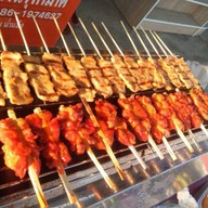 นิรินฟู๊ดข้าวเหนียว หมูปิ้ง หมูทอด & ซะป๊ะปิ้งย่างไม้ 10฿