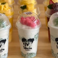 น้ำผลไม้ปั่นสมูทตี้ ใช้เนื้อผลไม้เน้นๆ (ร้านไอ้แว่นชาบู&ปิ้งย่าง) สวนหลวง