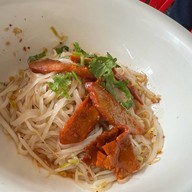 ต้นม่วงก๋วยเตี๋ยวต้มยำกระดูกหมู เส้นไปรษณีย์หาดใหญ่