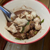 กาลเวลา ข้าวมันไก่ ก๋วยเตี๋ยวเรือ ซอยตรงข้าม โรงเรียนแก่นนคร