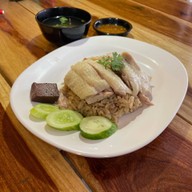 กาลเวลา ข้าวมันไก่ ก๋วยเตี๋ยวเรือ ซอยตรงข้าม โรงเรียนแก่นนคร