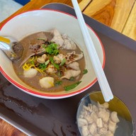 กาลเวลา ข้าวมันไก่ ก๋วยเตี๋ยวเรือ ซอยตรงข้าม โรงเรียนแก่นนคร