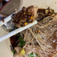 กาลเวลา ข้าวมันไก่ ก๋วยเตี๋ยวเรือ ซอยตรงข้าม โรงเรียนแก่นนคร