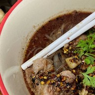 กาลเวลา ข้าวมันไก่ ก๋วยเตี๋ยวเรือ ซอยตรงข้าม โรงเรียนแก่นนคร