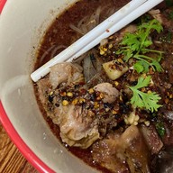 กาลเวลา ข้าวมันไก่ ก๋วยเตี๋ยวเรือ ซอยตรงข้าม โรงเรียนแก่นนคร