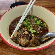 กาลเวลา ข้าวมันไก่ ก๋วยเตี๋ยวเรือ ซอยตรงข้าม โรงเรียนแก่นนคร