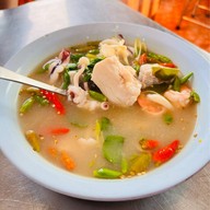 เมนูของร้าน ร้านป้อมกินแล้วรวย -