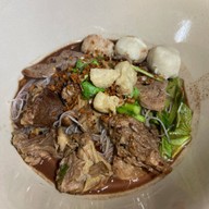 กาลเวลา ข้าวมันไก่ ก๋วยเตี๋ยวเรือ ซอยตรงข้าม โรงเรียนแก่นนคร