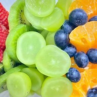 Fruitsindy - ผลไม้ปอกพร้อมทานและกรีกโยเกิร์ต