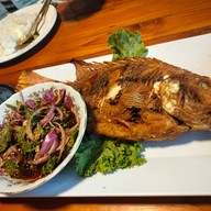 เมนูของร้าน ครัวกะเพราหอม