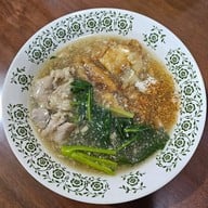 เมนูของร้าน ราดหน้ายอดผักนายลภ -