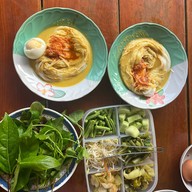 แม่หมีขนมจีนข้าวแกง