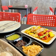 เจ๊หอย เริ่มต้น เมนูละ 29บาท ส้มตำ ยำ อาหารทะเล กุ้งแม่น้ำ หอยนางรม ทะเลดอง เมืองทอง