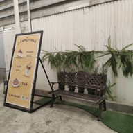 บรรยากาศ บ้านหญ้าขาว Baan Hyakhaw Cafe Coffee Bakery ศรีสมาน