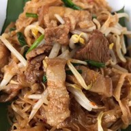 ป้าแห้ง ผัดหมี่โคราช