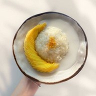 น้ำดอกไม้ by Sura - ข้าวเหนียวมะม่วง สาทร