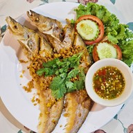 ร้านอาหารชายน้ำ(อยุธยา)