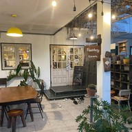 ข้าวปีกไก่ปาปริก้า-บีโคซี่เรสท์คาเฟ่-ซ.หลังเบอร์ด็อก(สาย2ซอย2) Bangsaen