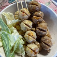 ลูกชิ้นปิ้งนายตรี(บ้านฟาโรห์) หมู่บ้านพระปิ่น3