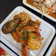 เมนูของร้าน เจ๊หอย เริ่มต้น เมนูละ 29บาท ส้มตำ ยำ อาหารทะเล กุ้งแม่น้ำ หอยนางรม ทะเลดอง เมืองทอง