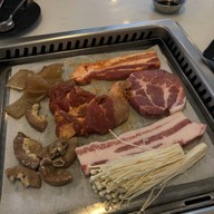 Kantar BBQ - กันธาบาร์บีคิว ปิ้งย่างเกาหลี สาธุประดิษฐ์