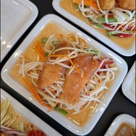 เมนูของร้าน เจ๊หอย เริ่มต้น เมนูละ 29บาท ส้มตำ ยำ อาหารทะเล กุ้งแม่น้ำ หอยนางรม ทะเลดอง เมืองทอง