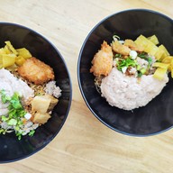 เจ๊จูนก๋วยเตี๋ยวต้มยำxหมูทอดในตำนาน ท่าอิฐ