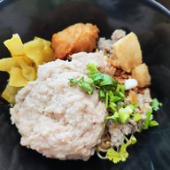 เจ๊จูนก๋วยเตี๋ยวต้มยำxหมูทอดในตำนาน ท่าอิฐ