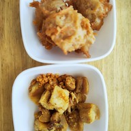 เจ๊จูนก๋วยเตี๋ยวต้มยำxหมูทอดในตำนาน ท่าอิฐ