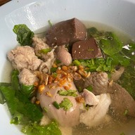 เมนูของร้าน เกาเหลาเลือดหมู สุขุมวิท 23
