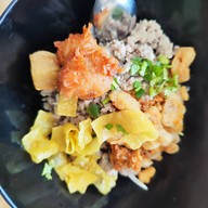 เจ๊จูนก๋วยเตี๋ยวต้มยำxหมูทอดในตำนาน ท่าอิฐ