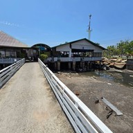 หน้าร้าน เรือนน้ำซีฟู๊ด ศรีราชา