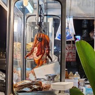 บรรยากาศ เป็ดย่างเยาวราช (ทางออก บขส.สิงห์บุรี)