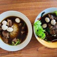 เลิศโอชา เนื้อตุ๋น หมูตุ๋น (หน้าอู่สมาน)