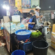บรรยากาศ ลุงบอยป้ารัตน์ หอยนางรมสด พัทยา หาดจอมเทียน