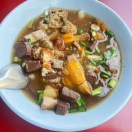 เมนูของร้าน ต้อยก๋วยจั๊บน้ำข้นรสบันเทิงลิ้น