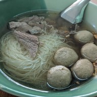 เมนูของร้าน ก๋วยเตี๋ยวลูกชิ้นหาดใหญ่ถนัดศรี