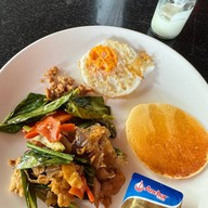 ตรีชวารีสอร์ท