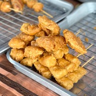 ร้านลูกชิ้นทอดเจ้ดัว