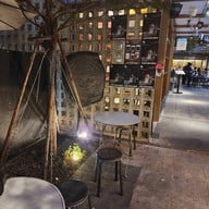 บรรยากาศ NO DRAMA BURGER สีลม (windmill)