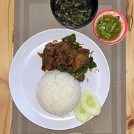 เมนูของร้าน หอมเนื้อตุ๋น บางใหญ่ “อาหารตามสั่ง ก๋วยเตี๋ยว เมนูหลากหลายพร้อมให้บริการ” -