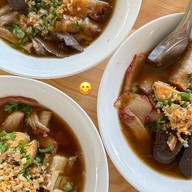 ก๋วยจั๊บน้ำข้น แม่สมนึก