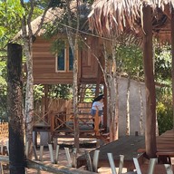 ร้านอาหารลานแลเล แอนด์แคมป์ปิ้ง ผาแดง หาดทรายรี