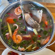 ร้านอาหารลานแลเล แอนด์แคมป์ปิ้ง ผาแดง หาดทรายรี